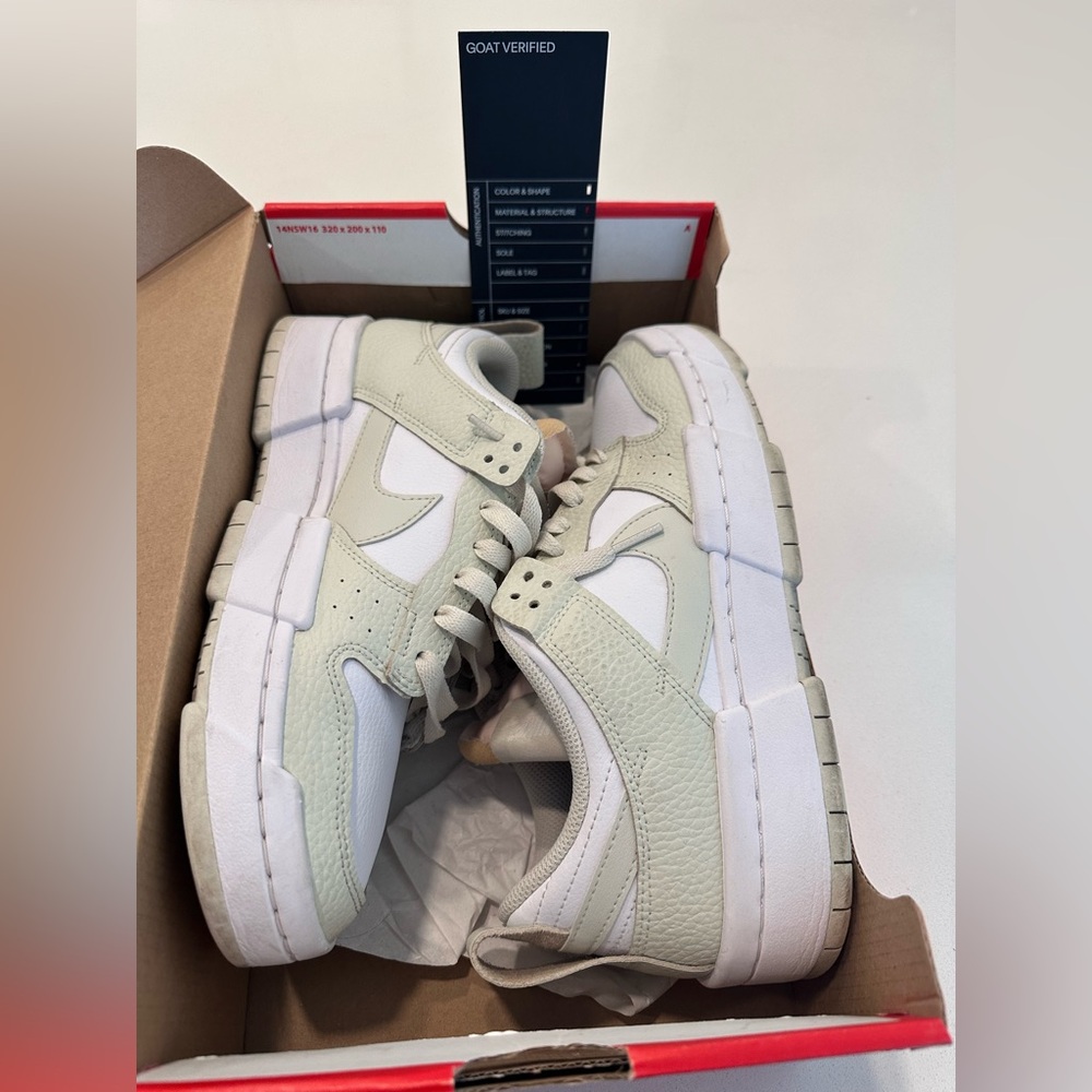 women’s 9 or mens 7.5 nike dunk low white / sea glass with box